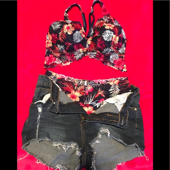 PINK Victoria's Secret Other - 🔥VS PINK Floral Bralette🔥